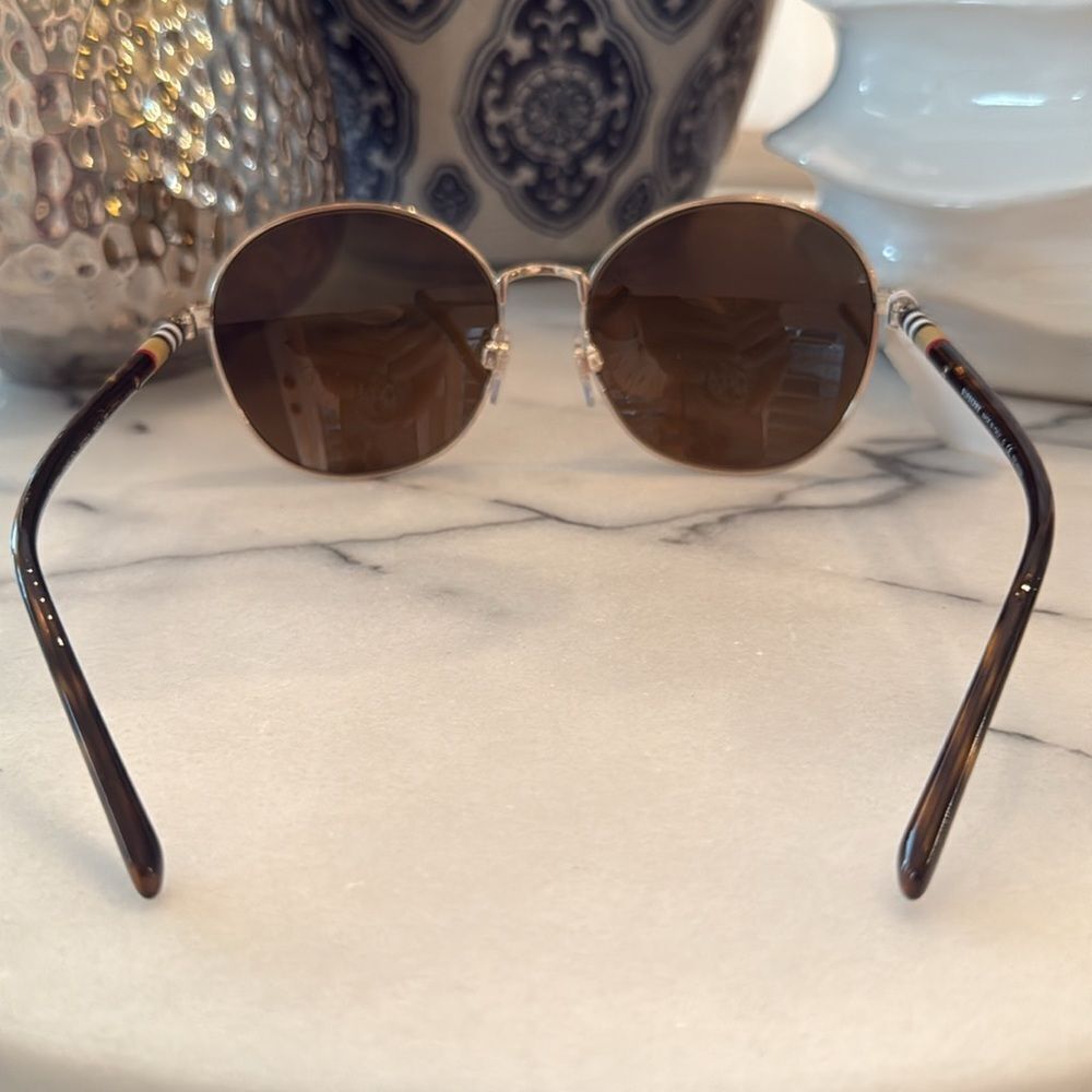 NWT BURBERRY SUNGLASSES 3094
⭐️Nordstrom blank side tag - Picture 4 of 7